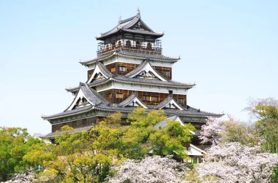 Hiroshima Castle keep and moat